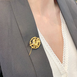 Broche "Chimère" or jaune et diamant. - Castafiore