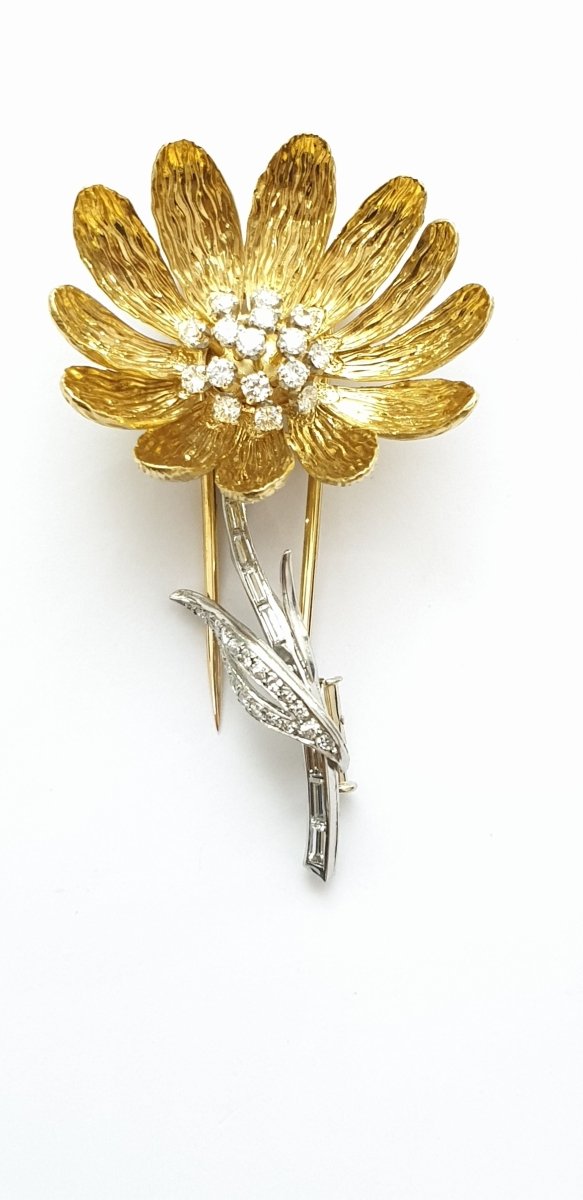 Broche clip marguerite signée Boucheron - Castafiore
