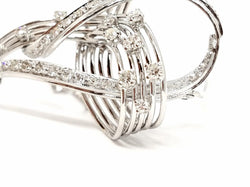 Broche en or blanc et diamants - Castafiore