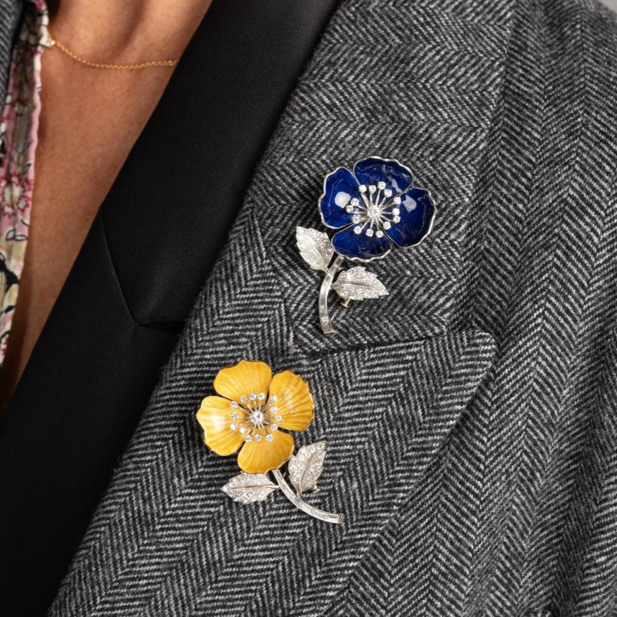 Broche Épingle BOUCHERON "Eglantine" en or blanc, platine, émail jaune et diamants - Castafiore