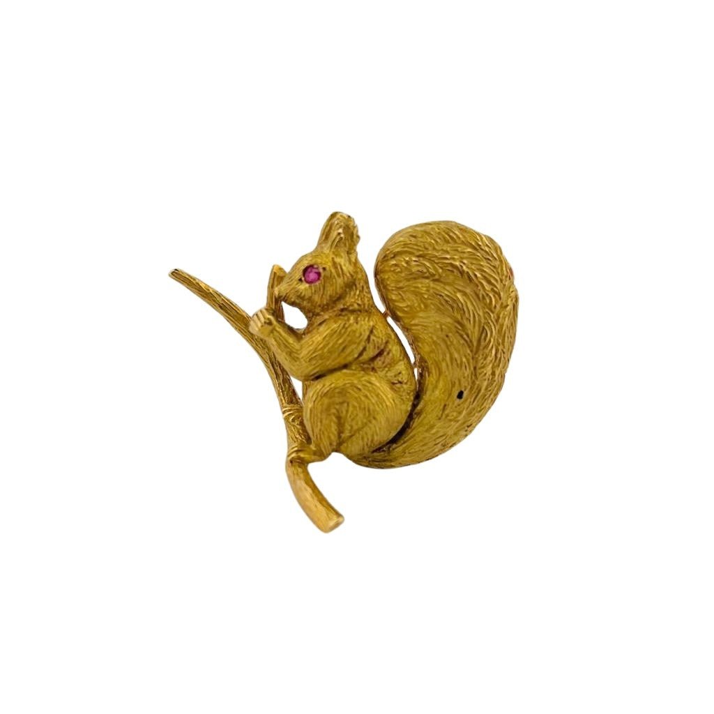 Broche Épingle HERMÈS Écureuil en or jaune et rubis - Castafiore