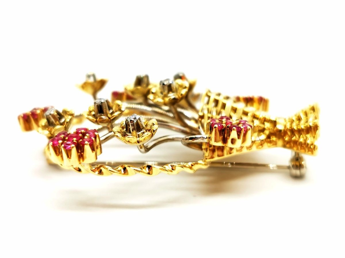 Broche fleur en 2 ors, diamants et rubis - Castafiore