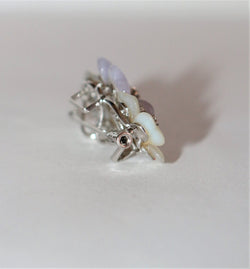 Broche fleurs nacre, jade et diamants - Castafiore