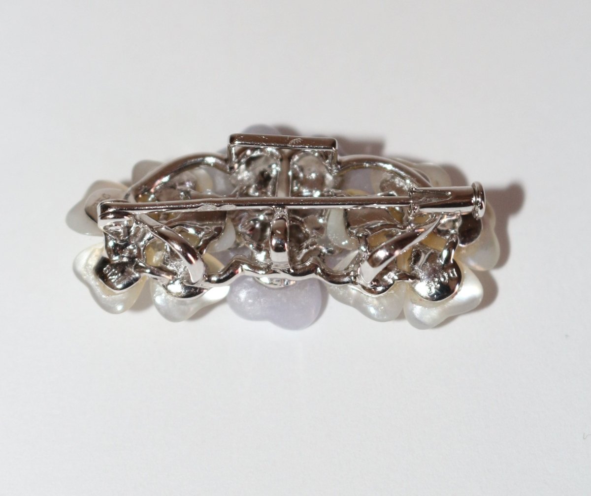 Broche fleurs nacre, jade et diamants - Castafiore