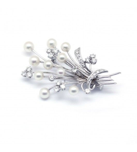 Broche gerbe de fleurs en or blanc, diamants et perles - Castafiore