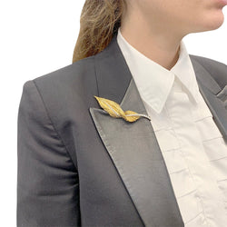 Broche HERMÈS "Plume" en or jaune, platine et diamants - Castafiore