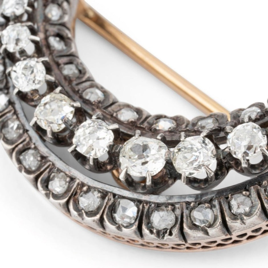 Broche "Lune" en or jaune, argent et diamants - Castafiore