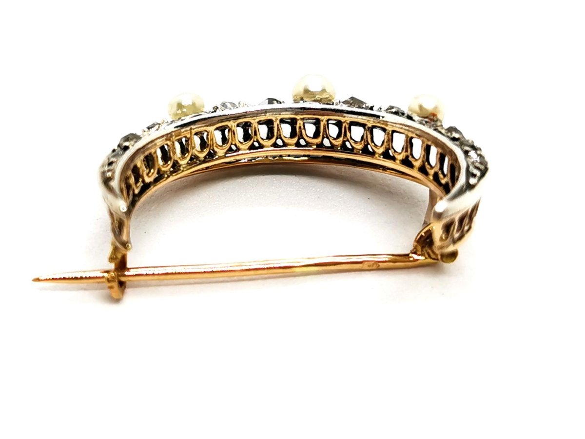 Broche lune en or jaune, argent, perles et diamants - Castafiore