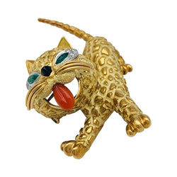 Broche Mauboussin "Chat" en or jaune, corail, diamants et émeraudes - Castafiore