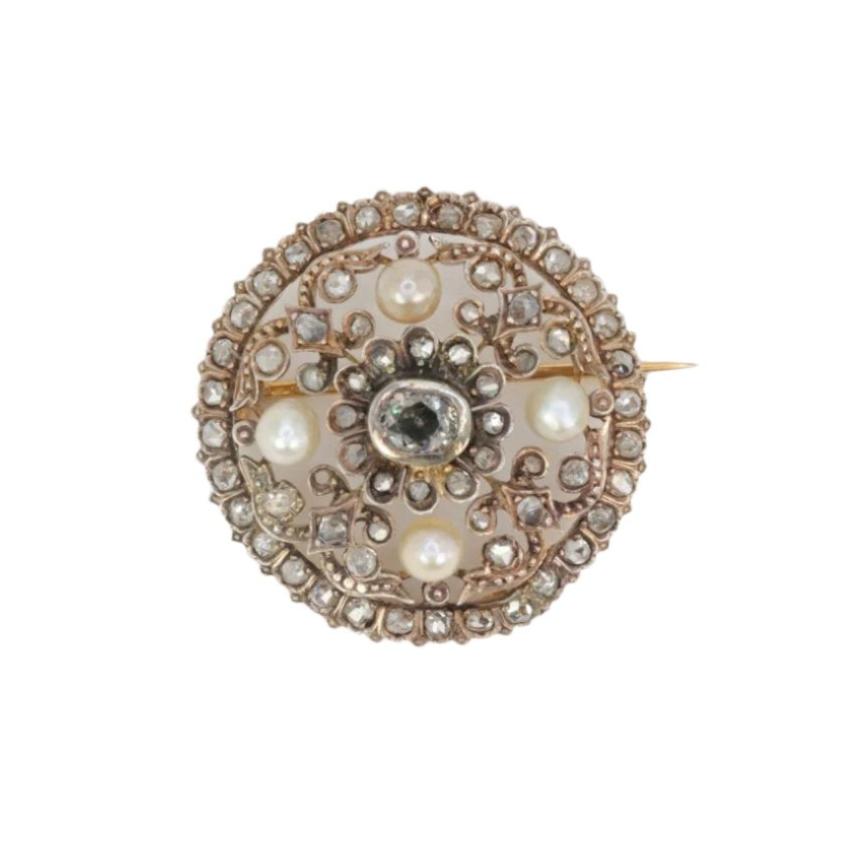 Broche ronde en or, diamants taillés en rose et perles fines - Castafiore