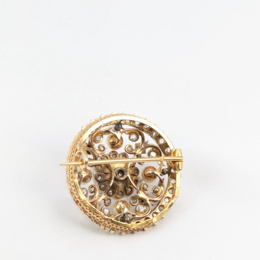 Broche ronde en or, diamants taillés en rose et perles fines - Castafiore