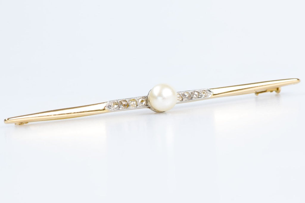 Broche vintage en or jaune 18 carats ornée d'une perle blanche et de 8 diamants taille ancienne de 0,19 carats au total. - Castafiore