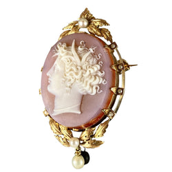Camée en or 18 carats et agate, profil de femme et perles fines.