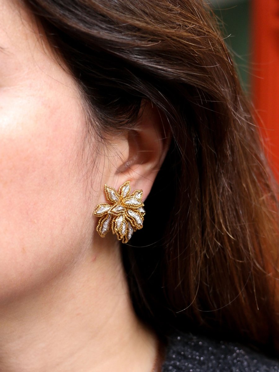 Clips d’oreilles vintage fleur en or et diamants - Castafiore