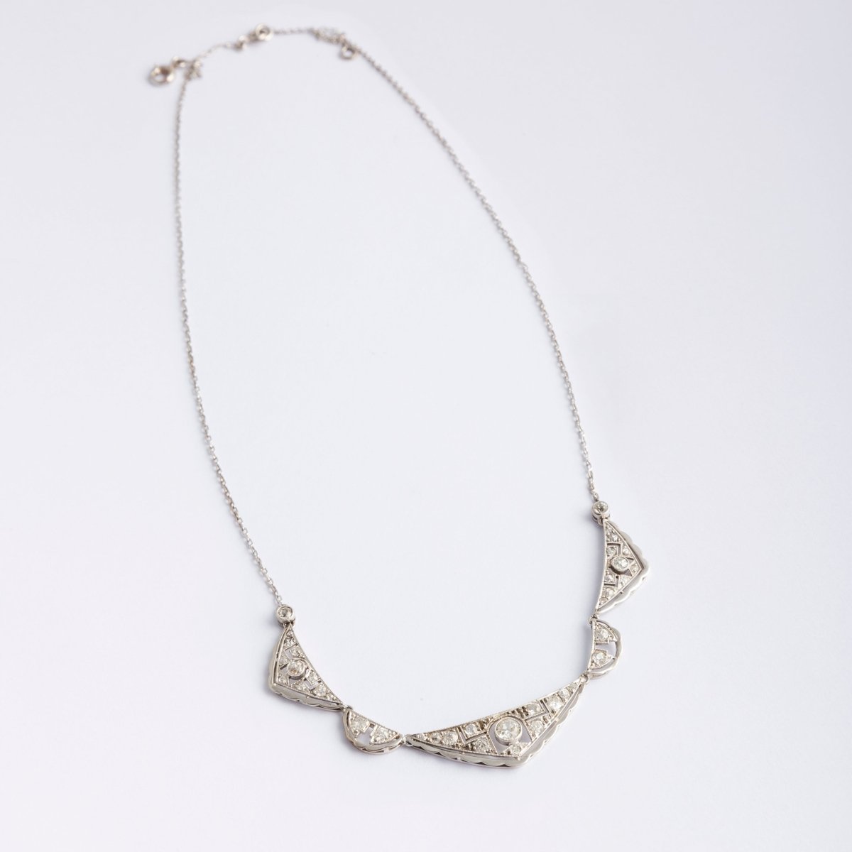 Collier Art déco, platine et diamants - Castafiore