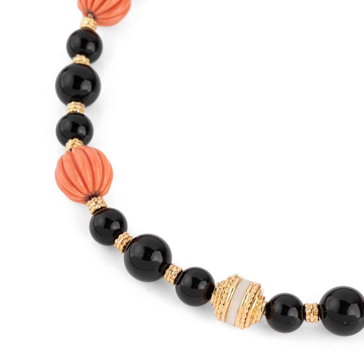 Collier BOUCHERON en or jaune, onyx et corail - Castafiore