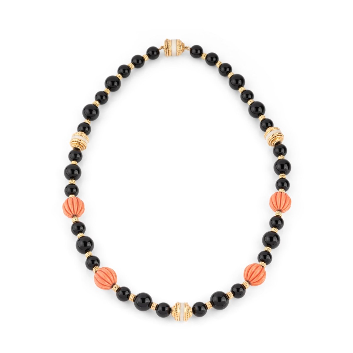 Collier BOUCHERON en or jaune, onyx et corail - Castafiore