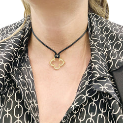 Collier CARTIER "Trèfle Gothique"en or jaune et diamants. - Castafiore