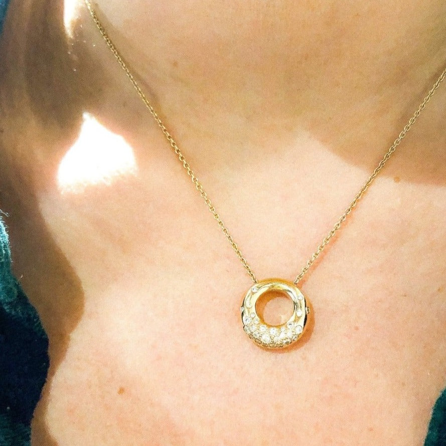 Collier CHAUMET "Anneau" en or jaune et diamants - Castafiore