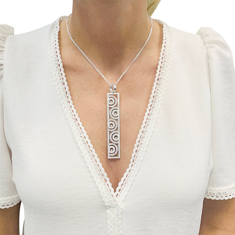 Collier CHOPARD "Happy Spirit", en or blanc et diamants. - Castafiore