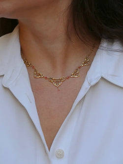 Collier draperie Art Nouveau en or jaune, perles fines et pierres roses - Castafiore