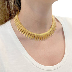 Collier en or jaune à franges de fils torsadés - Castafiore