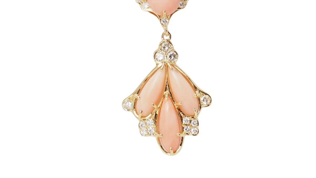 Collier en or jaune, cabochons de corail et diamants - Castafiore
