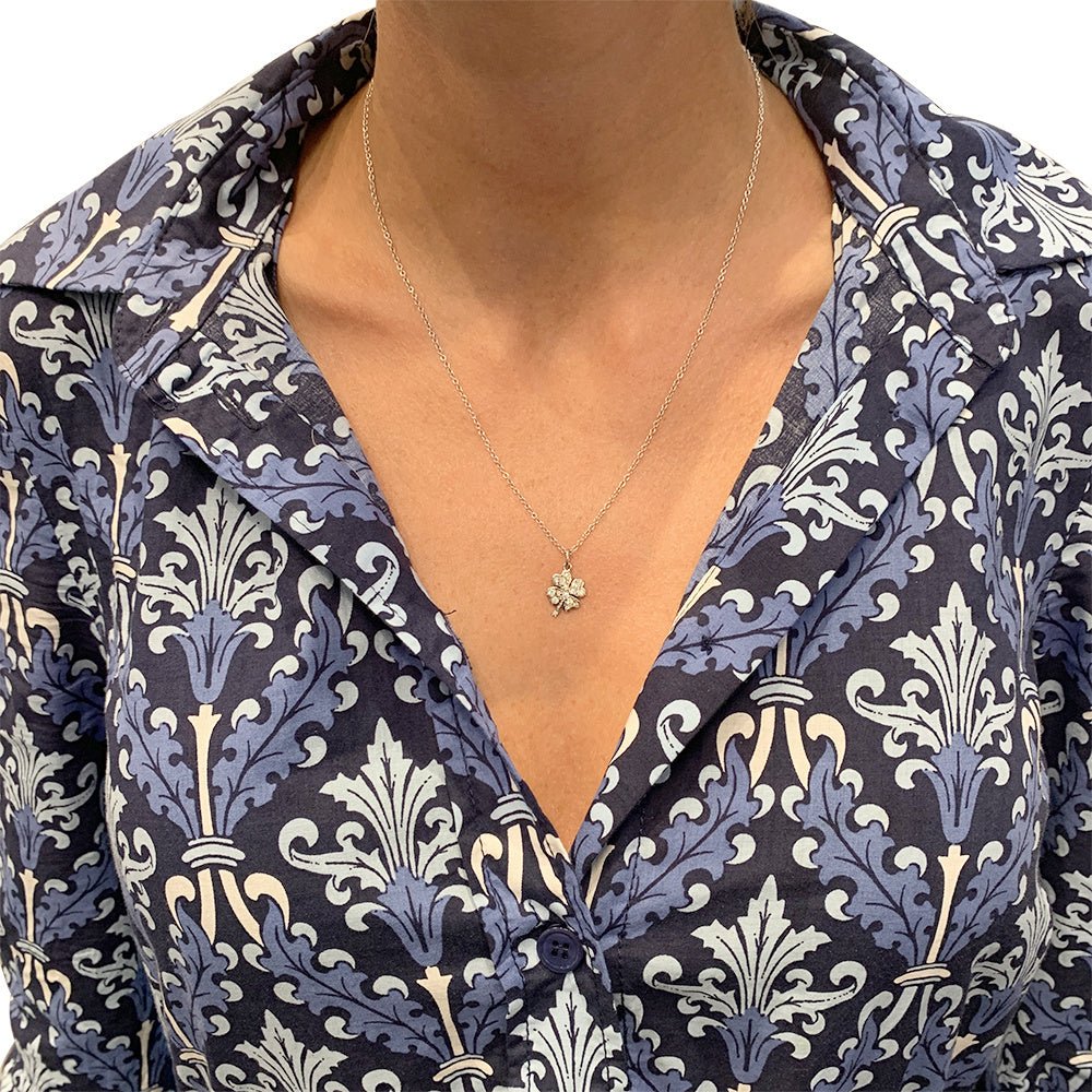 Collier et pendentif Dodo "Trèfle" en or blanc et diamants - Castafiore