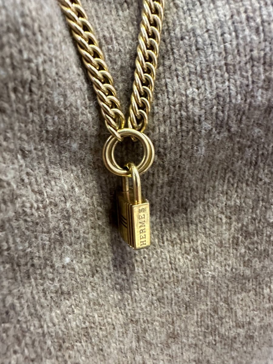 Collier HERMÈS en or jaune et cadenas - Castafiore