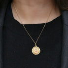 Collier Médaille AUGIS Amour "Plus qu’hier, moins que demain" en or jaune et rubis - Castafiore
