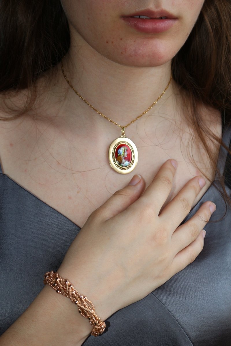 Collier Médaille en Pendentif en or jaune et en émail de Limoges - Castafiore