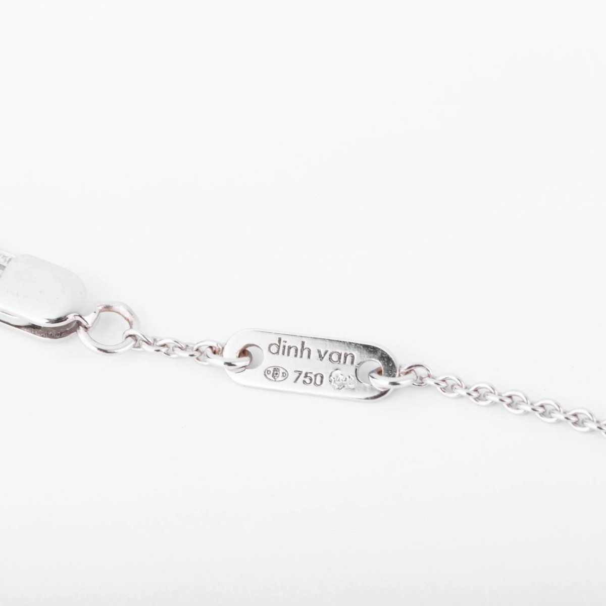 Collier or gris et diamants de la maison Dinh Van - Castafiore