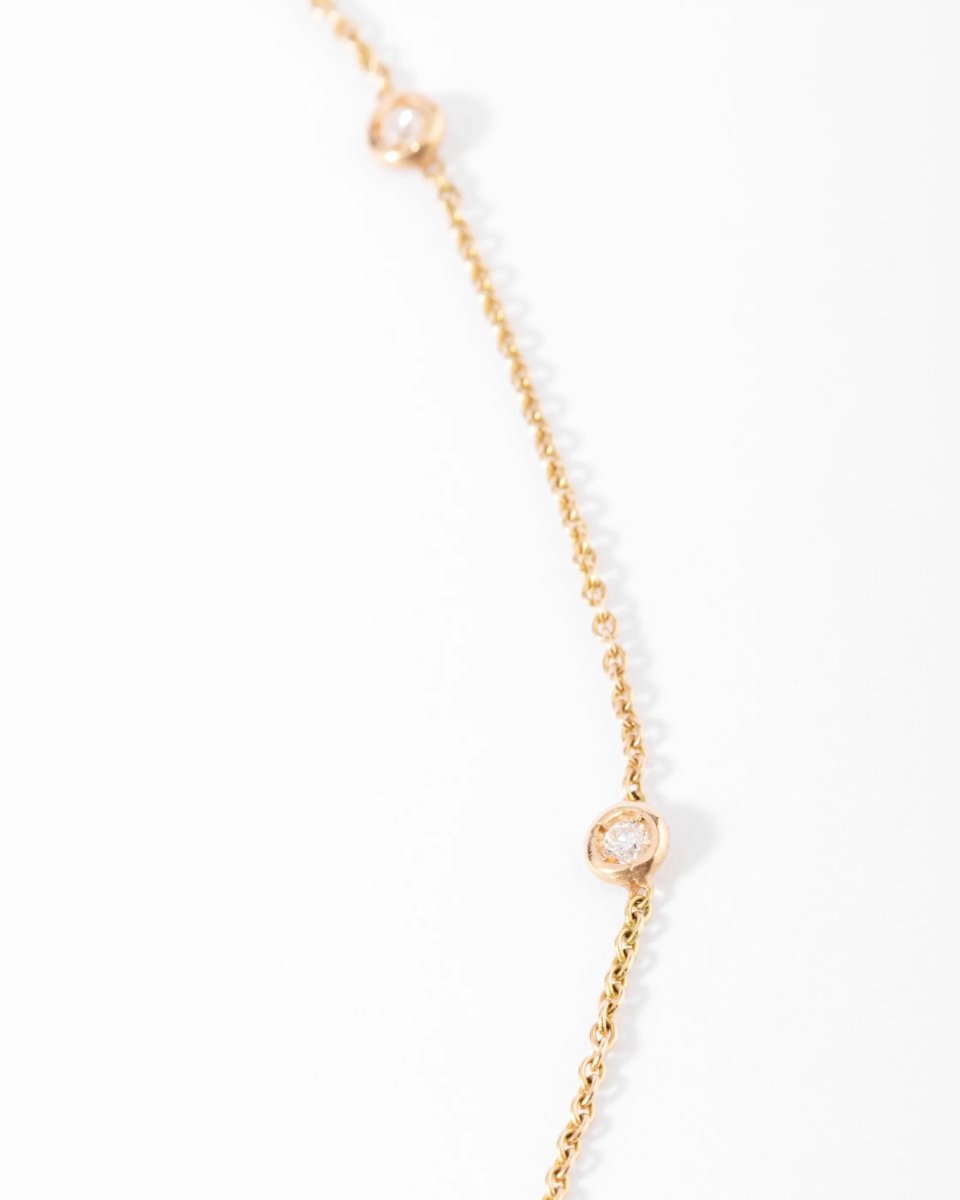 Collier or jaune intercalé de diamant sur maille forçat - Castafiore