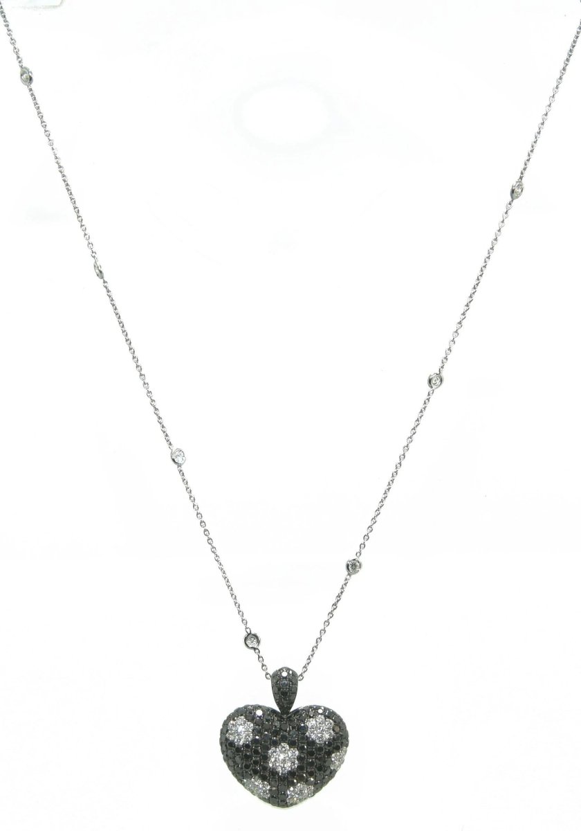 Collier ornée d'un pendentif formant un cœur en diamant noirs et blancs - Castafiore