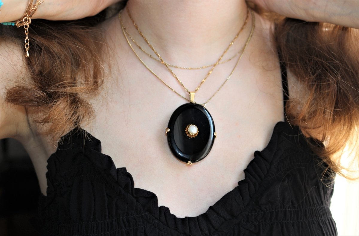 Collier Pendentif en or jaune et en onyx et perles - Castafiore
