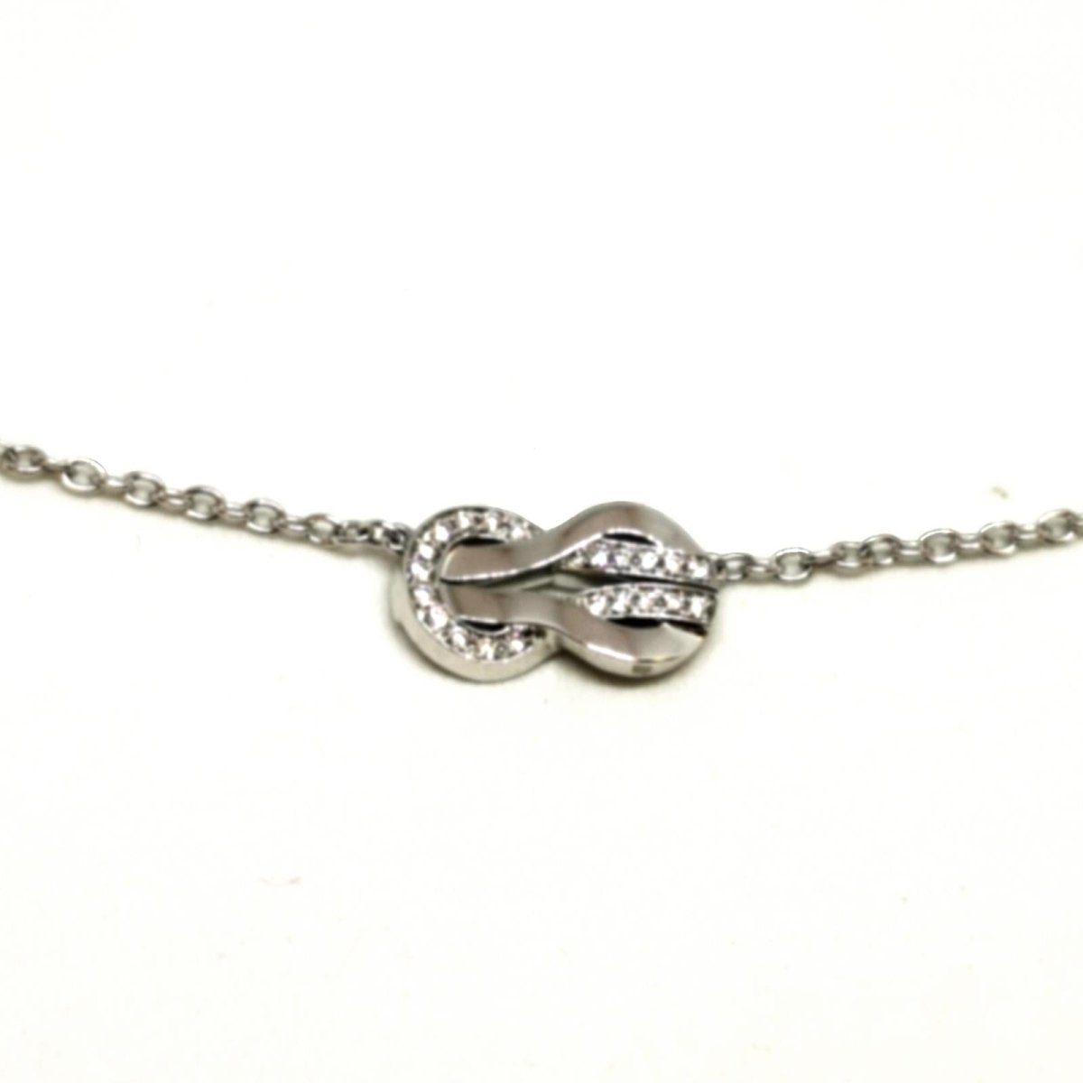 Collier Pendentif FRED Chance infinie, en or blanc et diamants - Castafiore