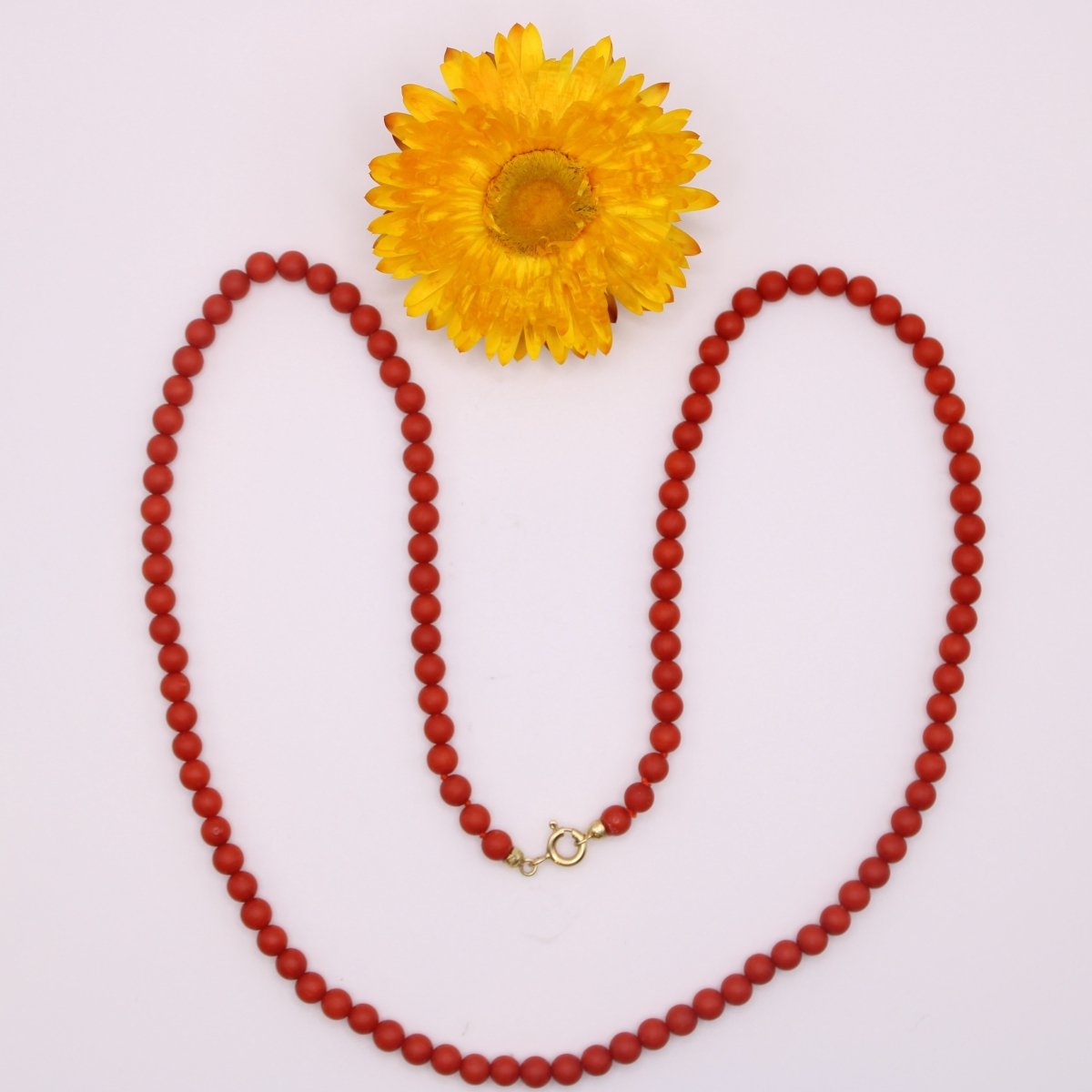 Collier Perles de corail rouge fermoir or jaune - Castafiore