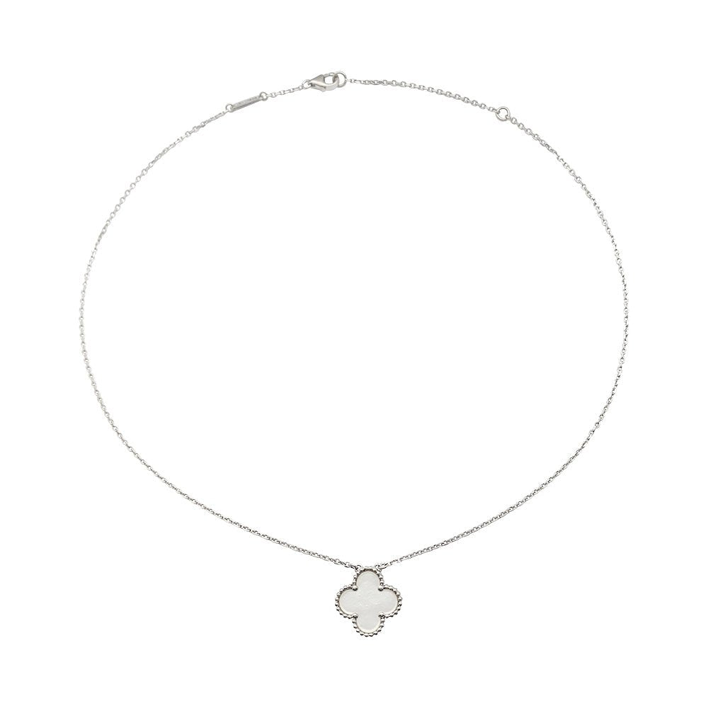 Collier Van Cleef & Arpels, "Vintage Alhambra", en or blanc, nacre - Castafiore