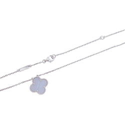 Collier Van Cleef & Arpels, "Vintage Alhambra", or blanc, calcédoine - Castafiore