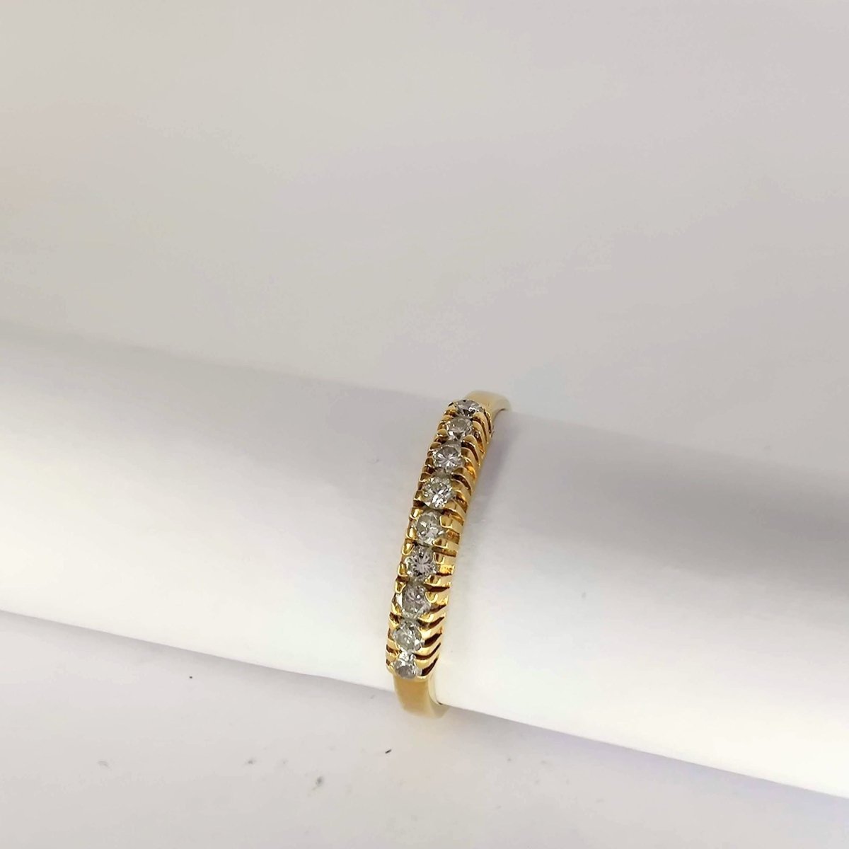 Demi-Alliance en or jaune et diamants - Castafiore