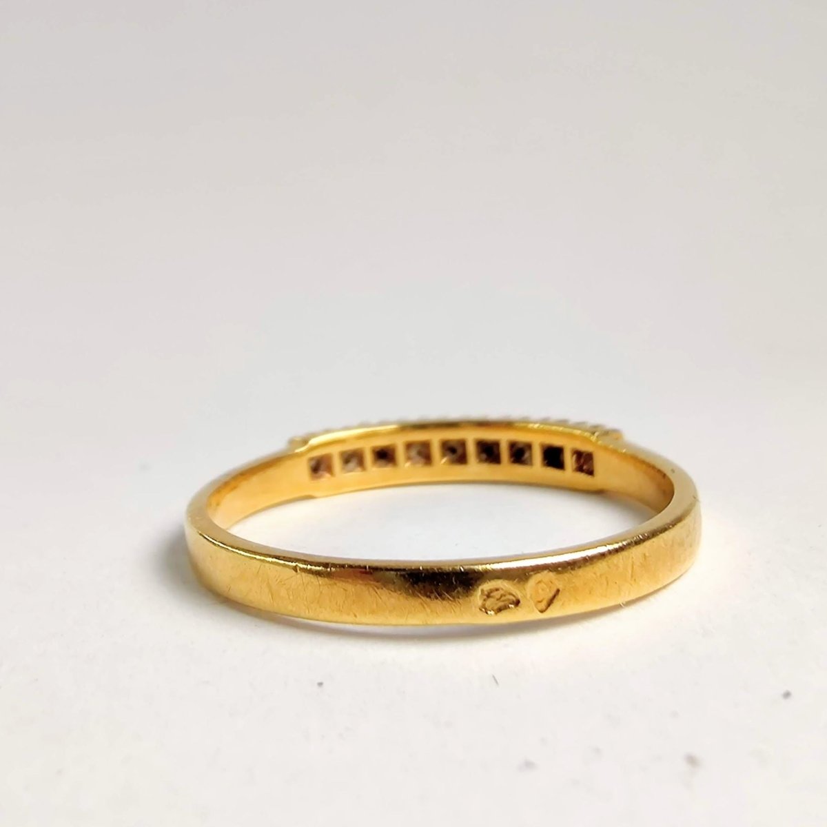 Demi-Alliance en or jaune et diamants - Castafiore