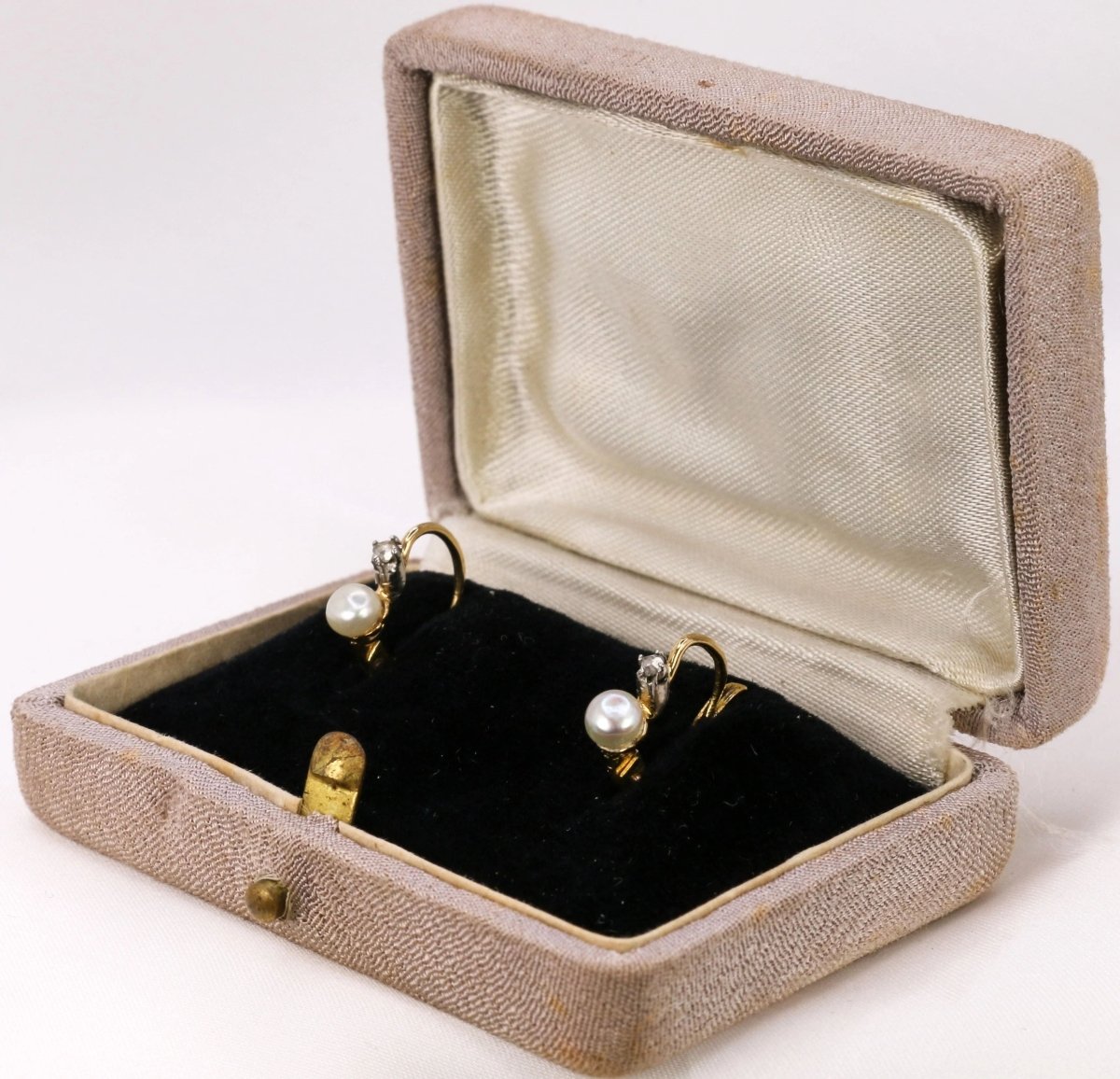 Dormeuses anciennes en or, diamants et perles fines - Castafiore