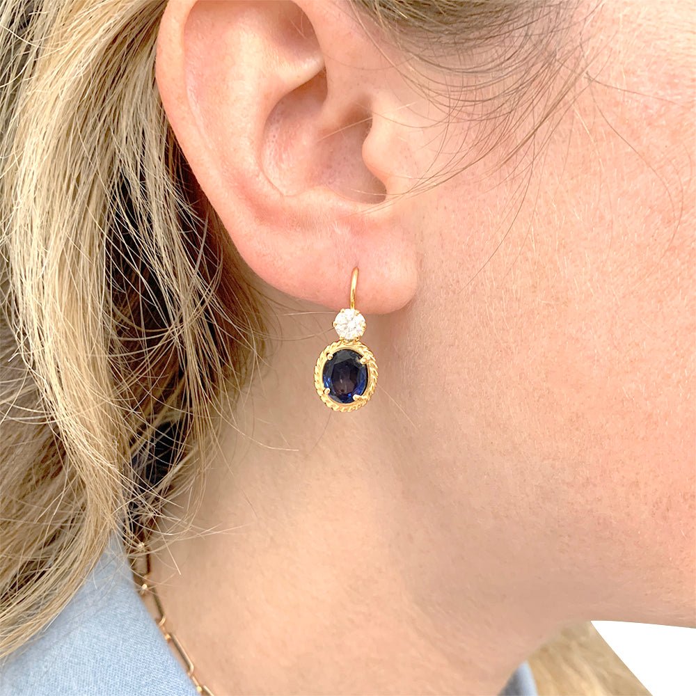 Dormeuses or jaune, saphirs et diamants. - Castafiore