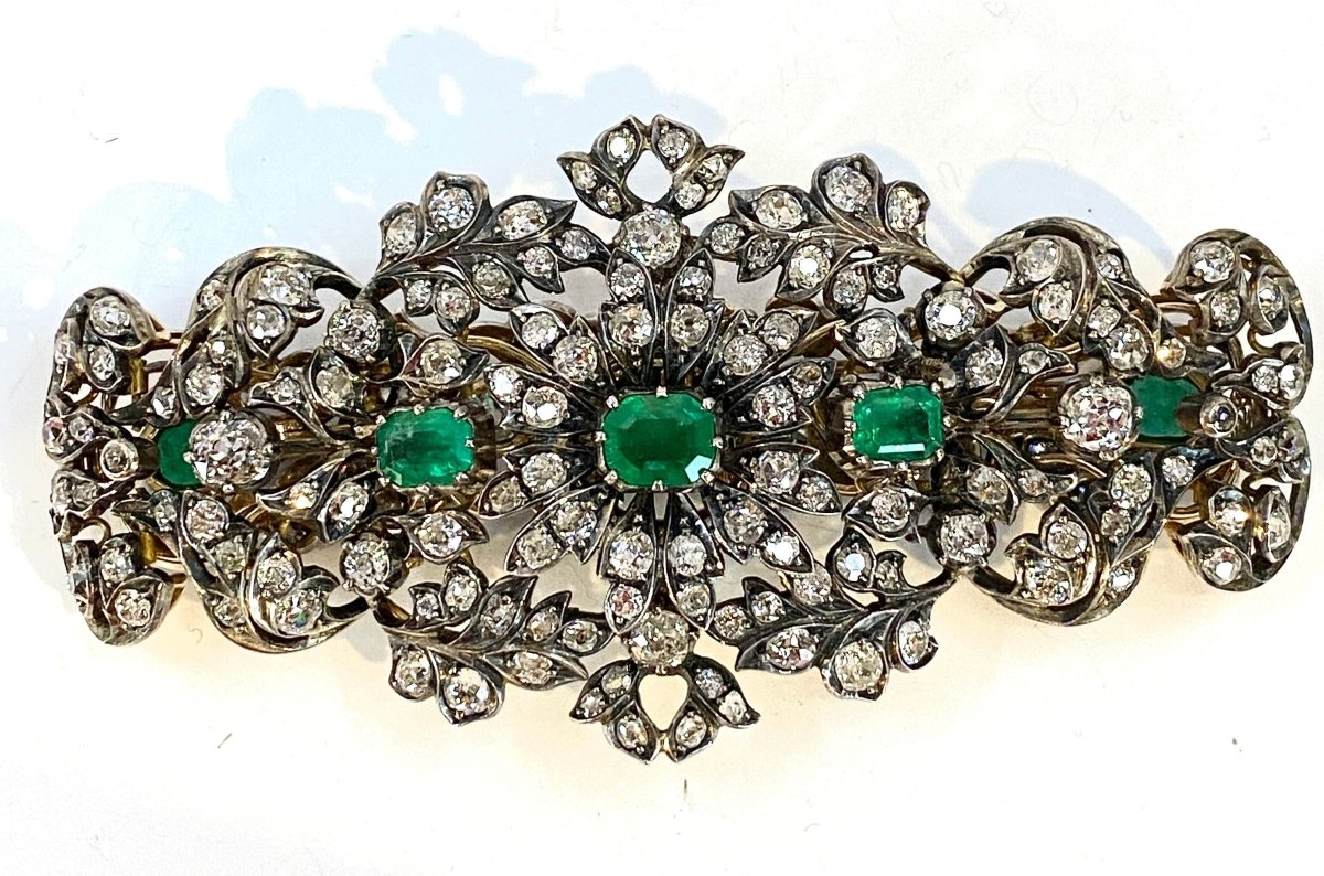 Exceptionnel bracelet en or 18 carats et argent, serti de diamants et d'émeraudes. Epoque XIXème - Castafiore