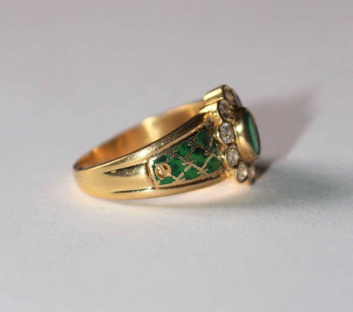 Korloff Bague Marguerite émeraude Diamants - Castafiore