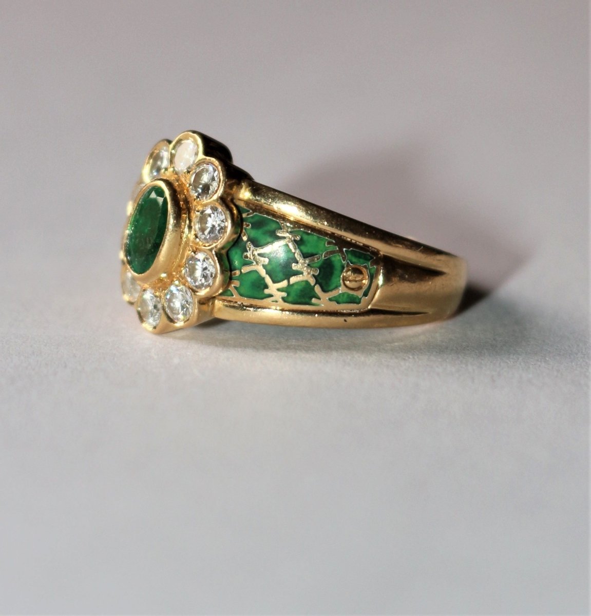 Korloff Bague Marguerite émeraude Diamants - Castafiore