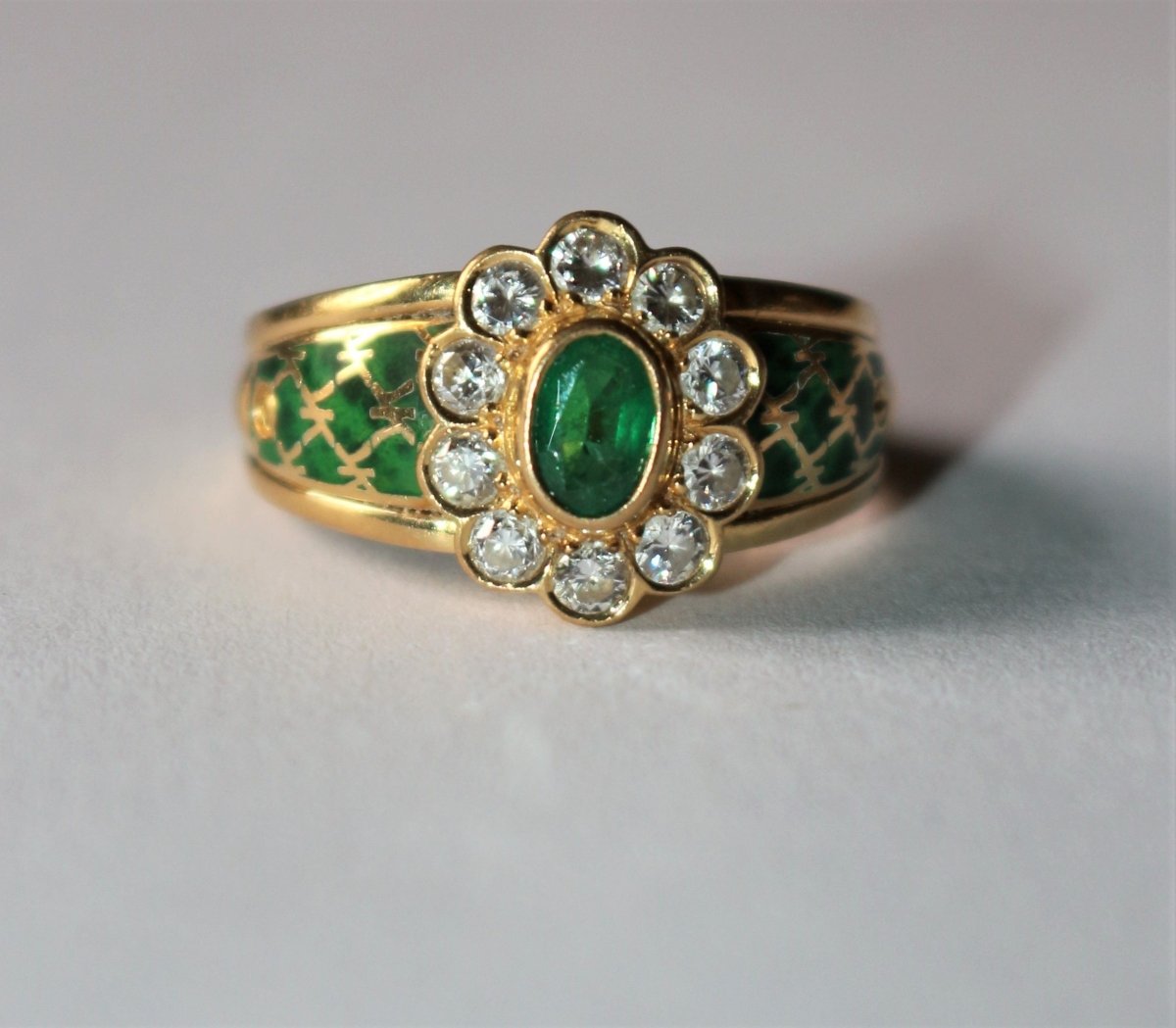 Korloff Bague Marguerite émeraude Diamants - Castafiore
