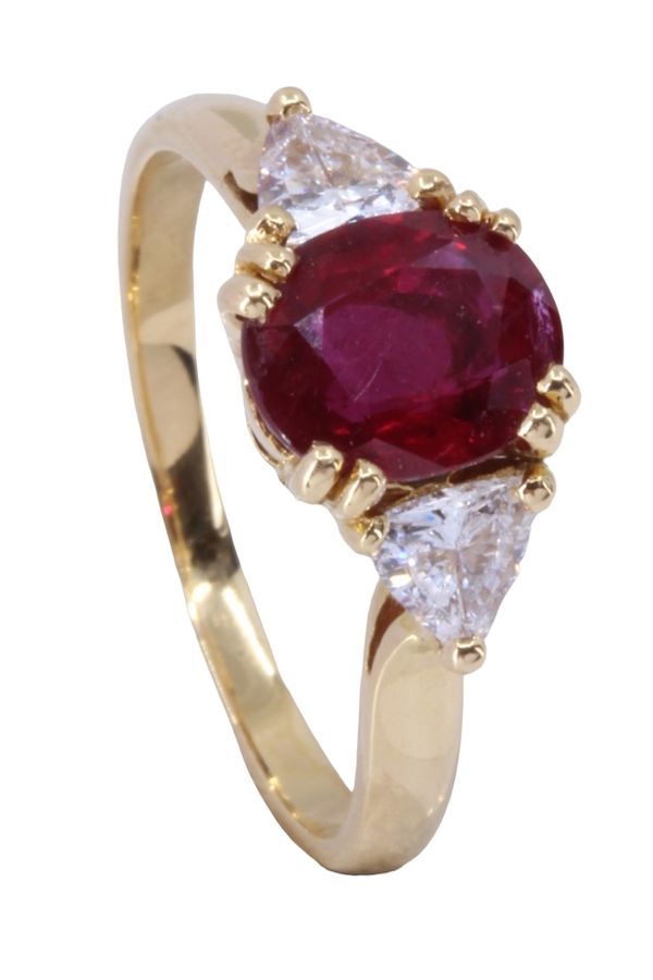 Bague en or jaune rubis et diamants