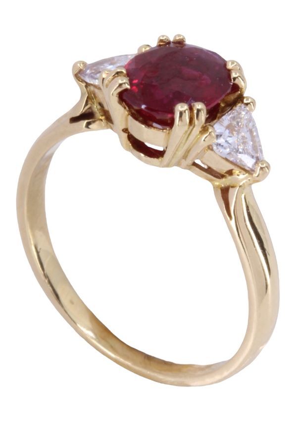 Bague en or jaune rubis et diamants