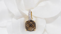 Boucles d'oreilles en or jaune, quartz fumé et diamants